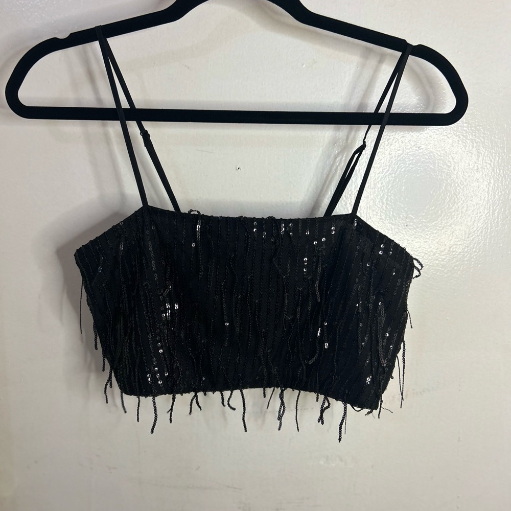 Sleeveless sequin cropped top